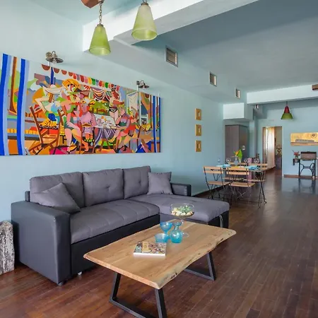 Out Of The Blue Apartment